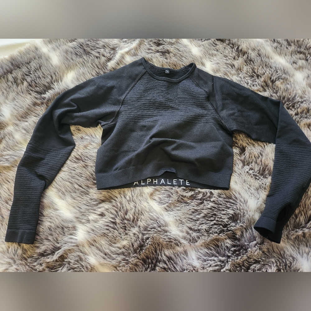 Alphalete black crop top